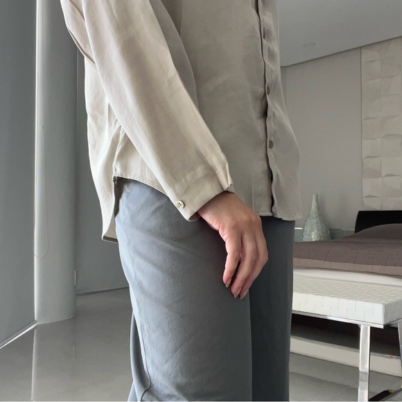 The Frankie Shop
Long Sleeve Button-Up Top
Size: M - Picture 4 of 14